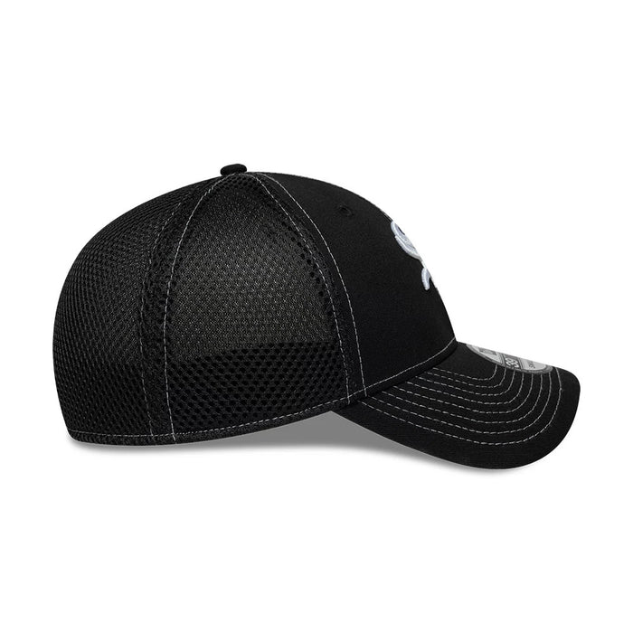 Pictured is this MLB Neo Chicago White Sox 39THIRTY Stretch Fit cap in black. 6